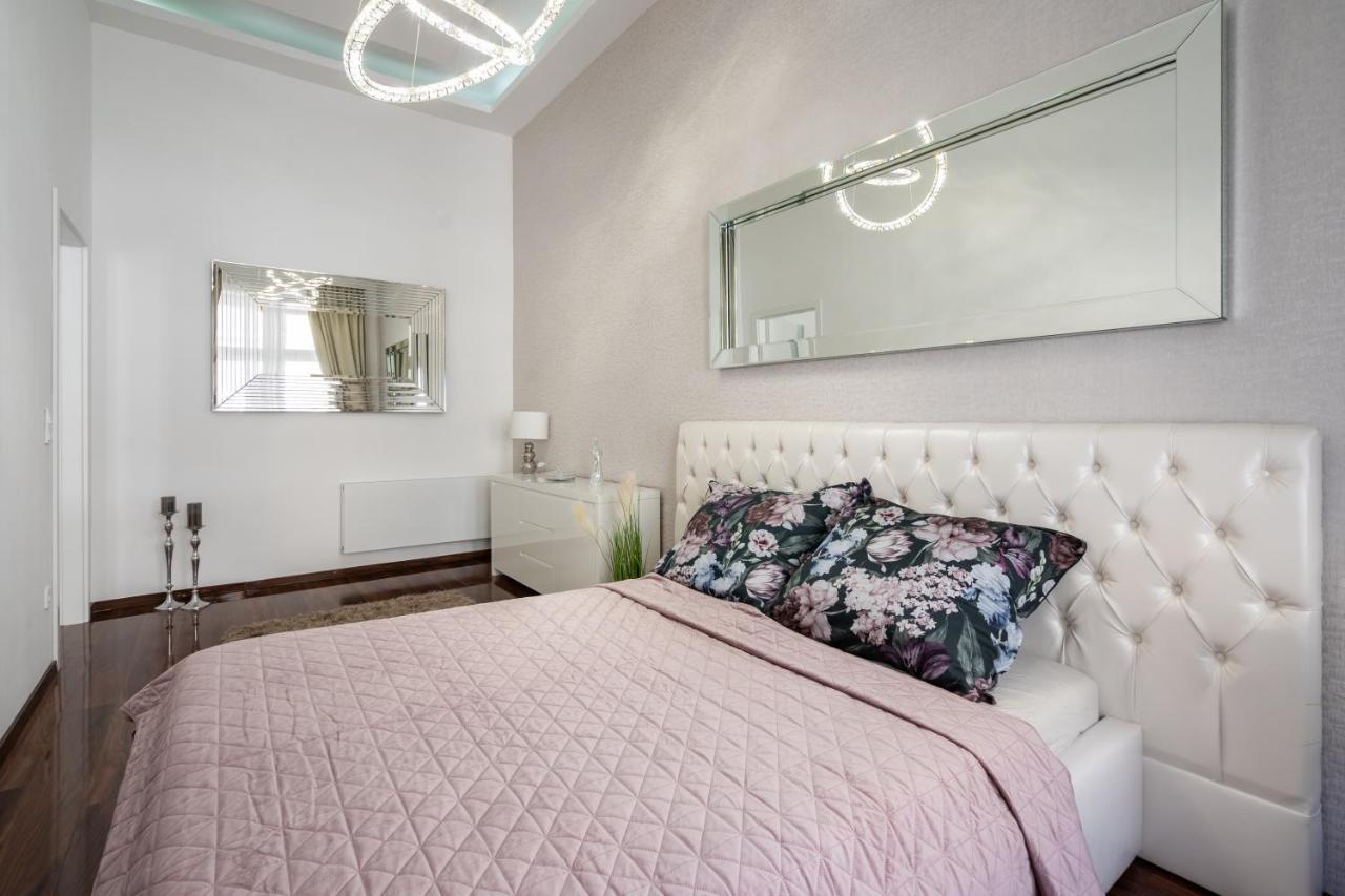 Opera Luxury With Free Parking Apartament *